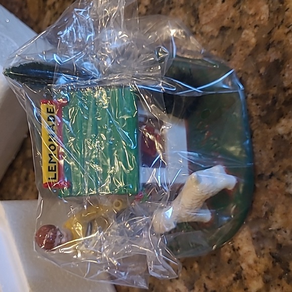 Dept 56 Village Ben & Buddy’s Lemonade Stand - 55144 - Picture 3 of 4